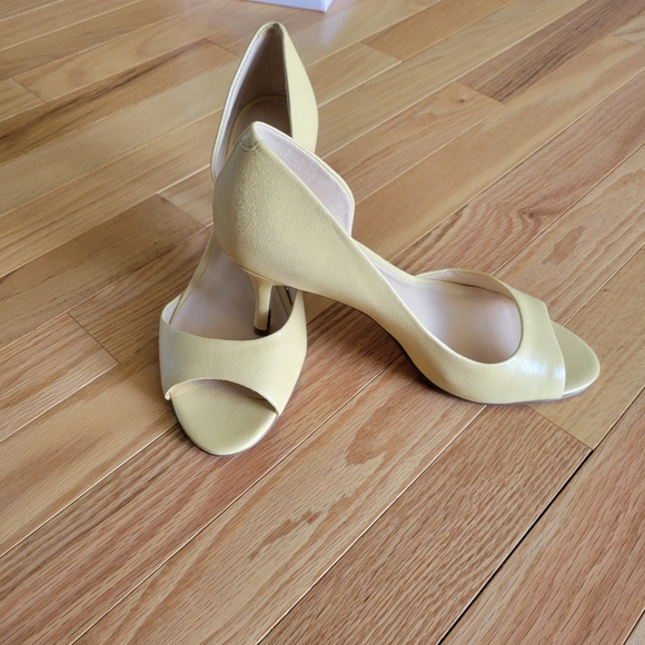 NIB!! Nine West NW NAEMA Yellow Open Toe Pumps - Picture 10 of 12